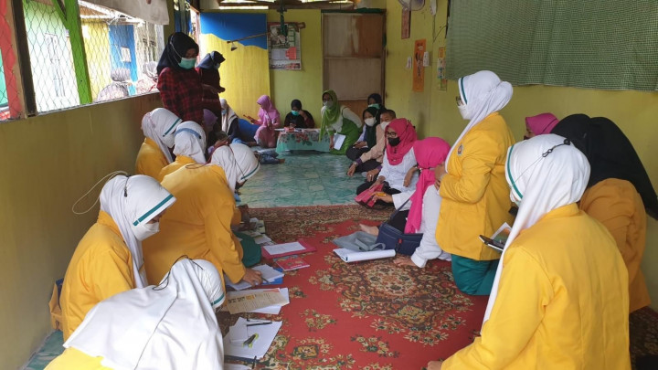 02 Desember ... Kunjungan Lurah Karang Anyar bersama Ketua TP PKK Kel Karang Anyar pada Kegiatan penyuluhan Kesehatan yang diselenggarakan di posyandu Amalia Jl. Rimbawan RT 33 Kel. Karang Anyar