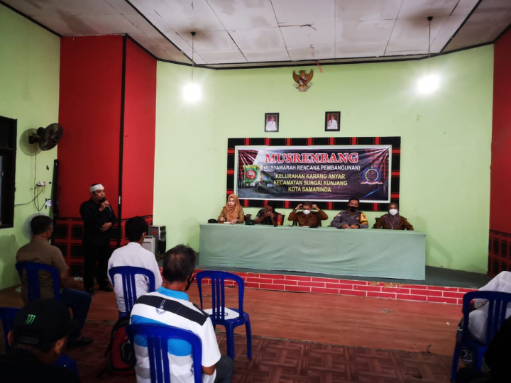 Senin, 06 Desember 2021 Rakor bersama Ketua RT Se Karang Ajyar membahas program Musrenbang 2023 dan Pokmas Probebaya 2022