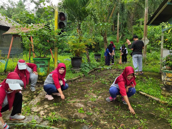 Minggu, 26 Desember 2021, Kerja Bakti di Taman Lalu Lintas Letj. MT. Haryono