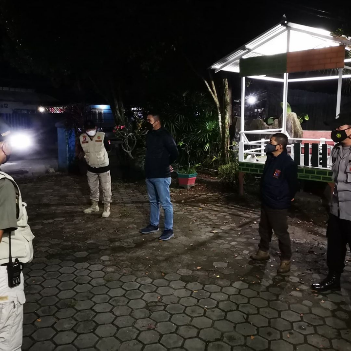 08 Januari 2022, Memberikan himbauan kepada Para PKL di Jalan Cendana bersama Sekcam, FKPM, Bhabinkamtibmas Karang Anyar