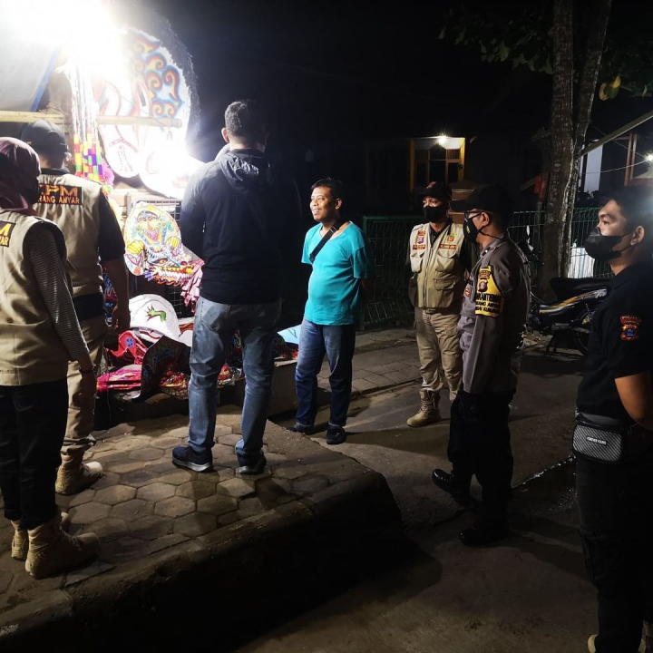 08 Januari 2022, Memberikan himbauan kepada Para PKL di Jalan Cendana bersama Sekcam, FKPM, Bhabinkamtibmas Karang Anyar