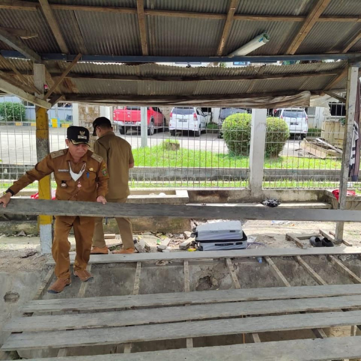 11 Januari 2022, Melakukan pemasangan Spanduk dilarang berjualan di Jalan Cendana dan pembongkaran tempat kumuh di jalan Teuku Umar.