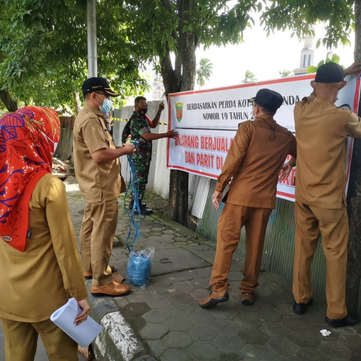 11 Januari 2022, Melakukan pemasangan Spanduk dilarang berjualan di Jalan Cendana dan pembongkaran tempat kumuh di jalan Teuku Umar.