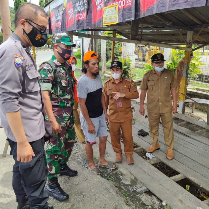 11 Januari 2022, Melakukan pemasangan Spanduk dilarang berjualan di Jalan Cendana dan pembongkaran tempat kumuh di jalan Teuku Umar.