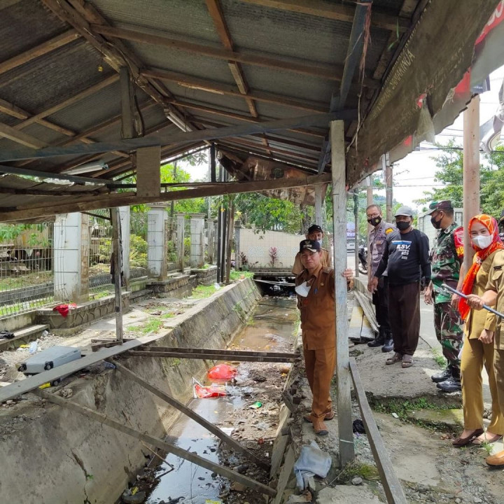 11 Januari 2022, Melakukan pemasangan Spanduk dilarang berjualan di Jalan Cendana dan pembongkaran tempat kumuh di jalan Teuku Umar.