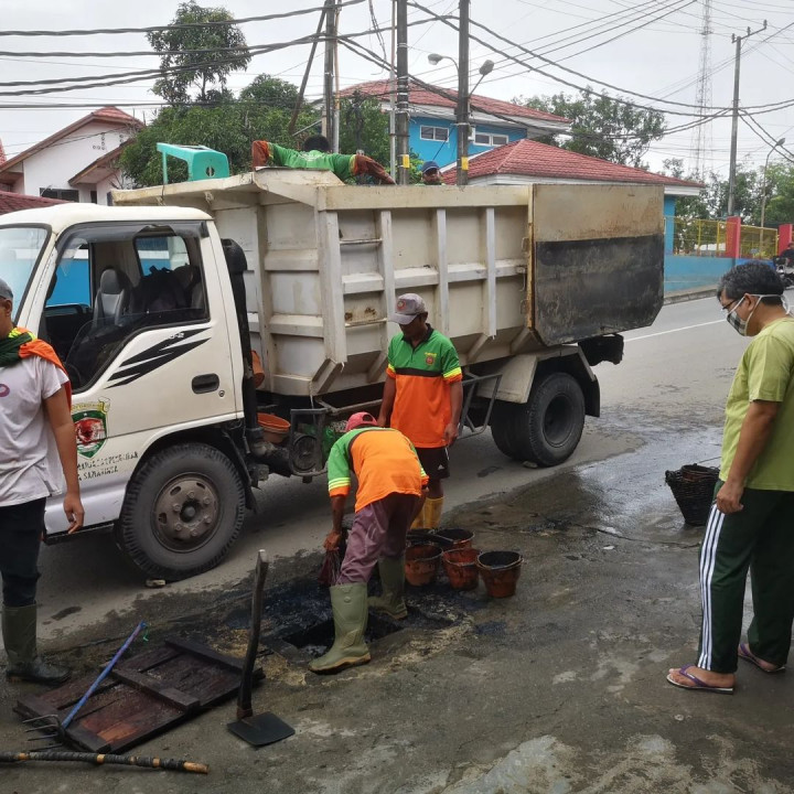 Minggu 6 Februari 2022, Giat Kerja Bakti Di Jl. Tengkawang Rt. 15