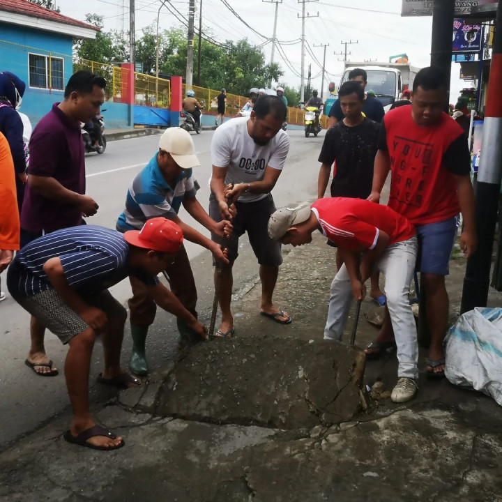 Minggu 6 Februari 2022, Giat Kerja Bakti Di Jl. Tengkawang Rt. 15