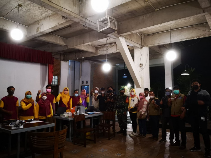 Sabtu, 26 Maret 2022: Pemberian Vaksin Pfizer 1,2,3 kepada pengunjung Cafe di D’Puncak Cafe dan Teras Roemah