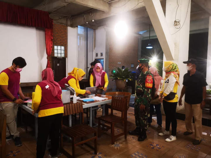 Sabtu, 26 Maret 2022: Pemberian Vaksin Pfizer 1,2,3 kepada pengunjung Cafe di D’Puncak Cafe dan Teras Roemah
