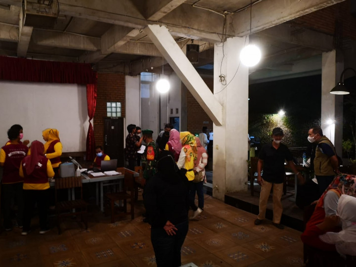 Sabtu, 26 Maret 2022: Pemberian Vaksin Pfizer 1,2,3 kepada pengunjung Cafe di D’Puncak Cafe dan Teras Roemah