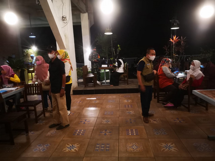 Sabtu, 26 Maret 2022: Pemberian Vaksin Pfizer 1,2,3 kepada pengunjung Cafe di D’Puncak Cafe dan Teras Roemah