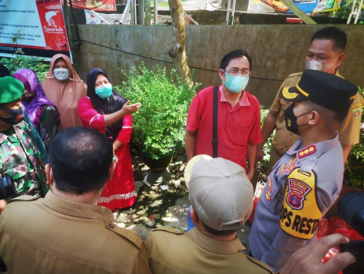 Selasa, 29 Maret 2022 Bersama Kapolresta Samarinda melakukan pembagian Minyak Curah ke warga Kel.Karang Anyar