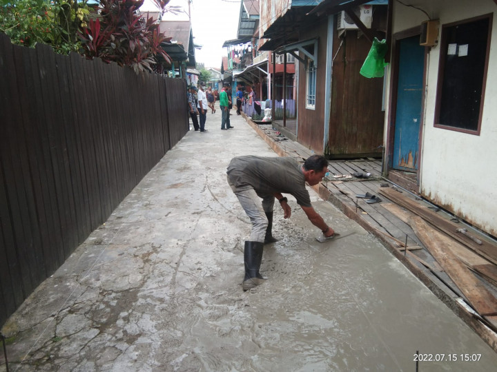 15 Juli 2022, #probebaya hari jum'at tgl 15-7-2022..persiapan di mulai semenisasi blok b rt 24..jln ulin gg 6..kelurahan kr Anyar kec sungai kunjang