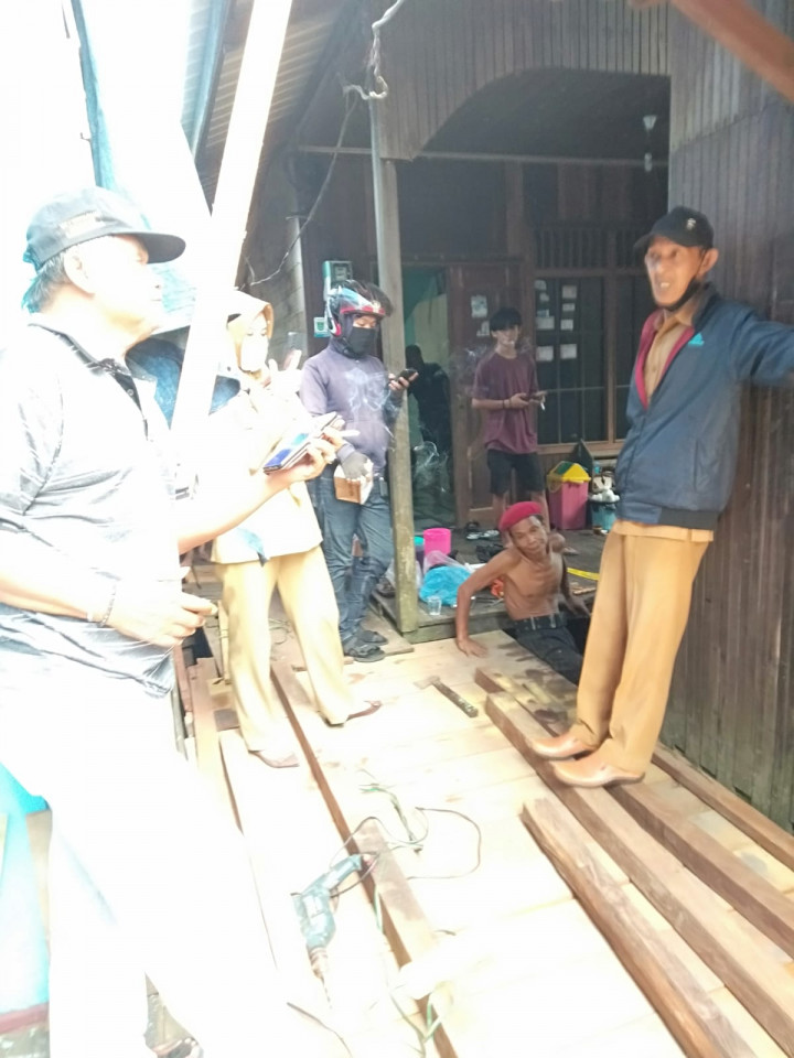 20 Juli 2021, #Probebaya perbaikan jembatan kayu dan semenisasi jalan di RT.30, 31, 32