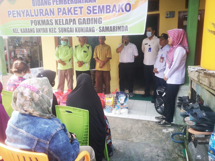 27 Juli 2022, #Probebaya, pembagian paket sembako ke warga yang membutuhkan di RT.015