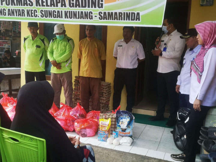 27 Juli 2022, #Probebaya, pembagian paket sembako ke warga yang membutuhkan di RT.015