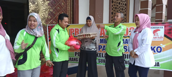 27 Juli 2022, #Probebaya Pembagian bantuan paket sembako ke warga di RT.002