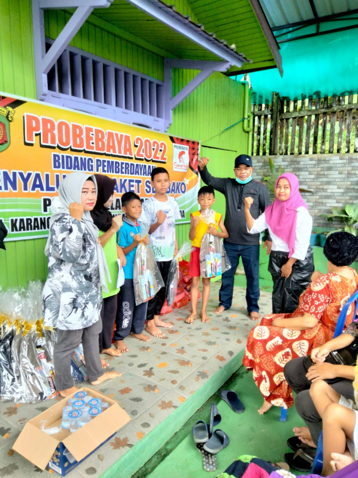 28 Juli 2022, #Probebaya Pembagian paket pendidikan dan paket sembako RT 13