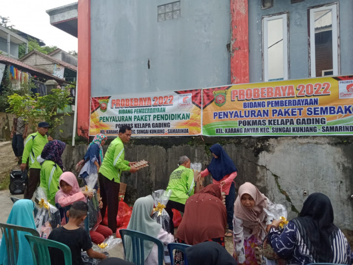 30 Juli 2022, #Probebaya Pembagian paket Sembako Dan paket pendidikan dipokmas kelapa gading kelurahan karang anyar sungai Kunjang