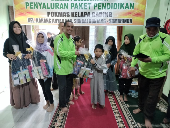 31 Juli 2022, #Probebaya Kegiatan Penyaluran bantuan paket sembako dan paket sekolah ke warga di RT.037