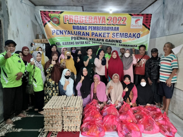 31 Juli 2022, #Probebaya Kegiatan Penyaluran bantuan paket sembako dan paket sekolah ke warga di RT.037