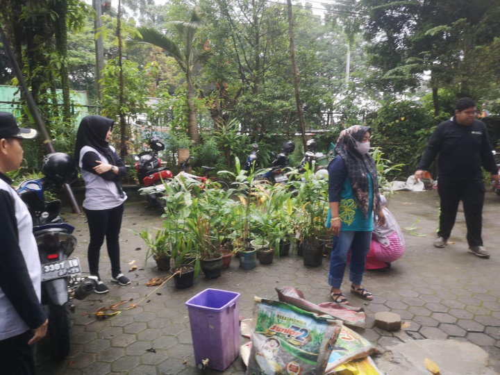 05 agustus 2022... Kerja bakti bersama di SDN 021