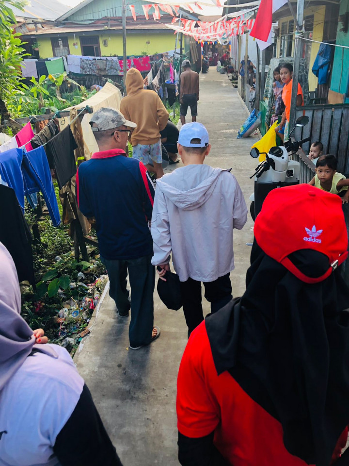 Minggu, 21 Agustus 2022, meninjau kegiatan kerja bakti di Jl. Ulin gg. 6 RT24-25