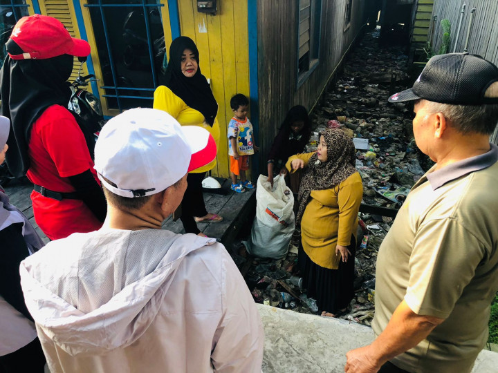 Minggu, 21 Agustus 2022, meninjau kegiatan kerja bakti di Jl. Ulin gg. 6 RT24-25