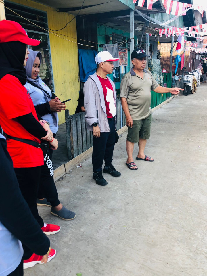 Minggu, 21 Agustus 2022, meninjau kegiatan kerja bakti di Jl. Ulin gg. 6 RT24-25