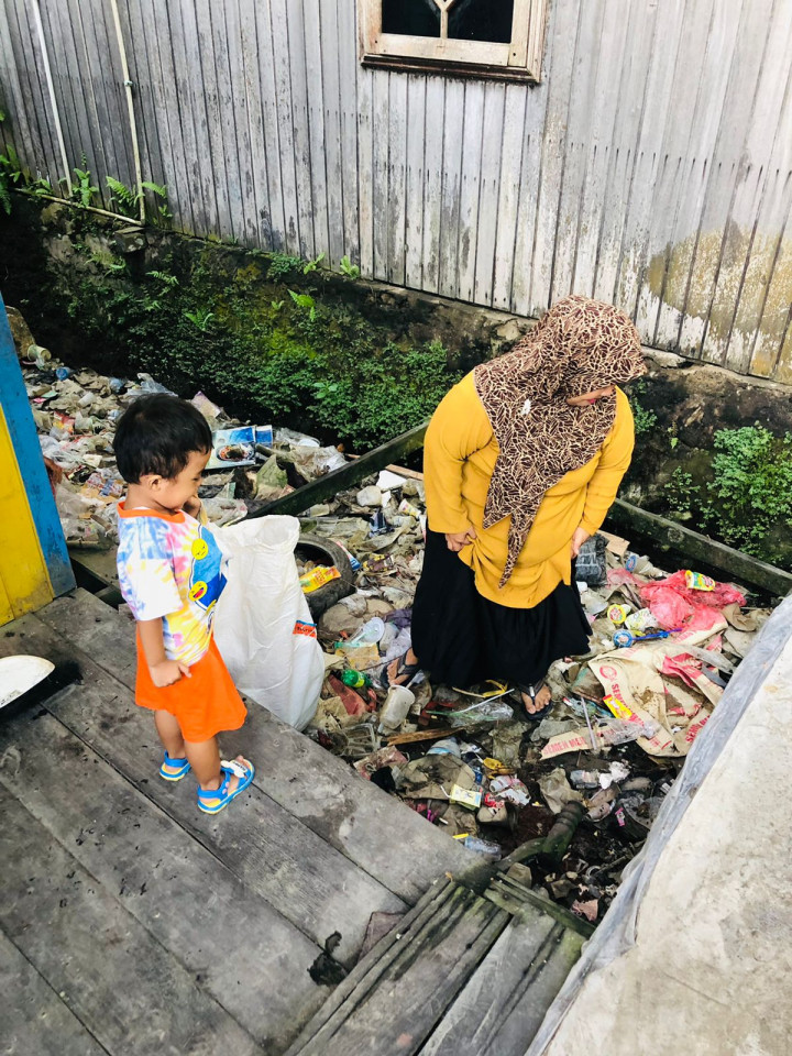 Minggu, 21 Agustus 2022, meninjau kegiatan kerja bakti di Jl. Ulin gg. 6 RT24-25