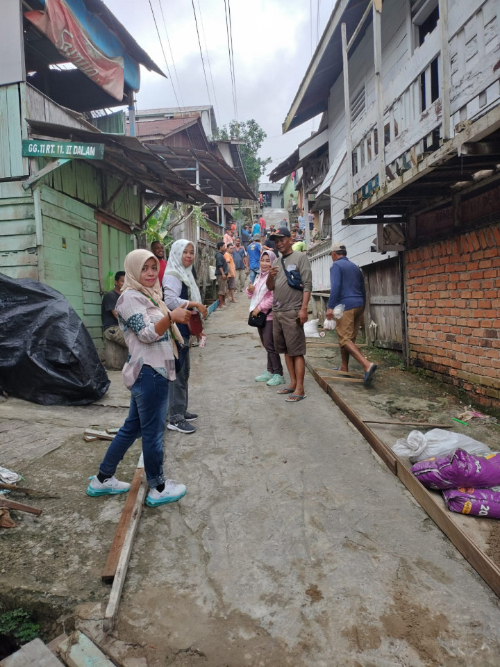 04 September 2022, #Probebaya Kegiatan semenisasi jln Cendana gang 11 RT 11 Minggu Pokmas Kelapa Gading