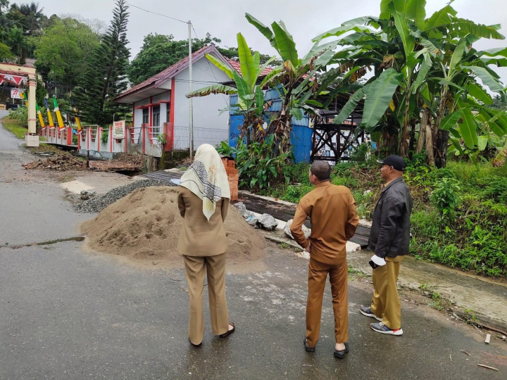 05 september 2022, #Probebaya Kunjungan Lurah Karang Anyar bersama Kasi Ekobang dan LH meninjau lokasi pembangun TPS sampah di komplek Perum. Pemda RT 02