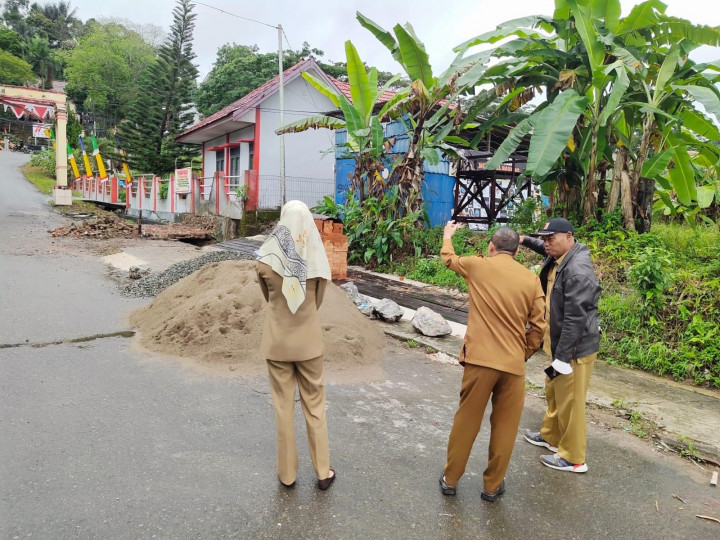05 september 2022, #Probebaya Kunjungan Lurah Karang Anyar bersama Kasi Ekobang dan LH meninjau lokasi pembangun TPS sampah di komplek Perum. Pemda RT 02