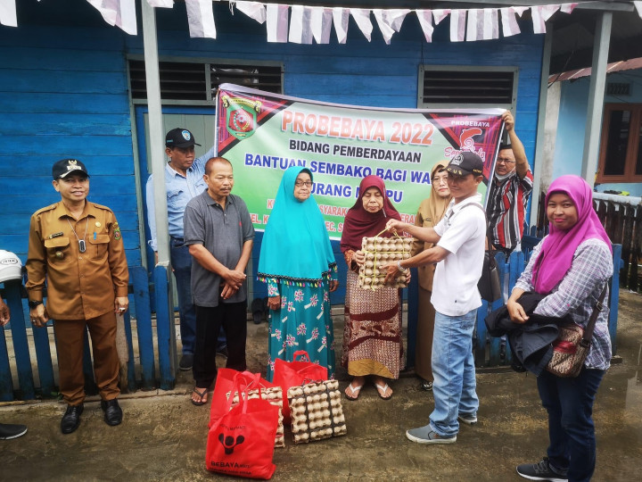 05 september 2022, #Probebaya Pembagian paket sembako oleh pokmas meranti di RT 19 kegiatan probebaya tahun 2022 yang dihadiri oleh Lurah Karang Anyar