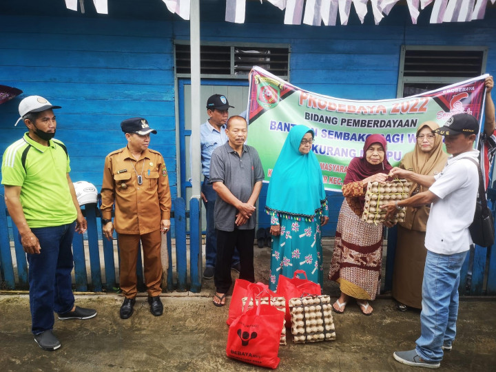 05 september 2022, #Probebaya Pembagian paket sembako oleh pokmas meranti di RT 19 kegiatan probebaya tahun 2022 yang dihadiri oleh Lurah Karang Anyar