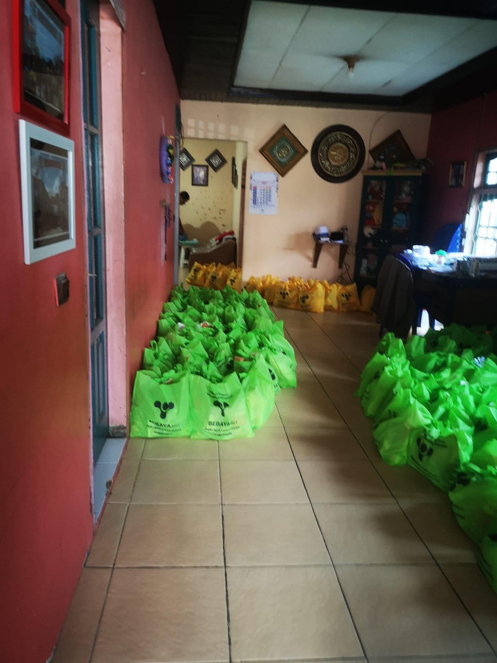 07 september 2022, #Probebaya Lurah Karang anyar memantau persiapan pembagian paket sembako kegiatan pemberdayaan pro-bebaya Kel. Karang Anyar Tahun 2022  yang akan diadakan oleh kelompok masyarakat Kahoi Bersatu
