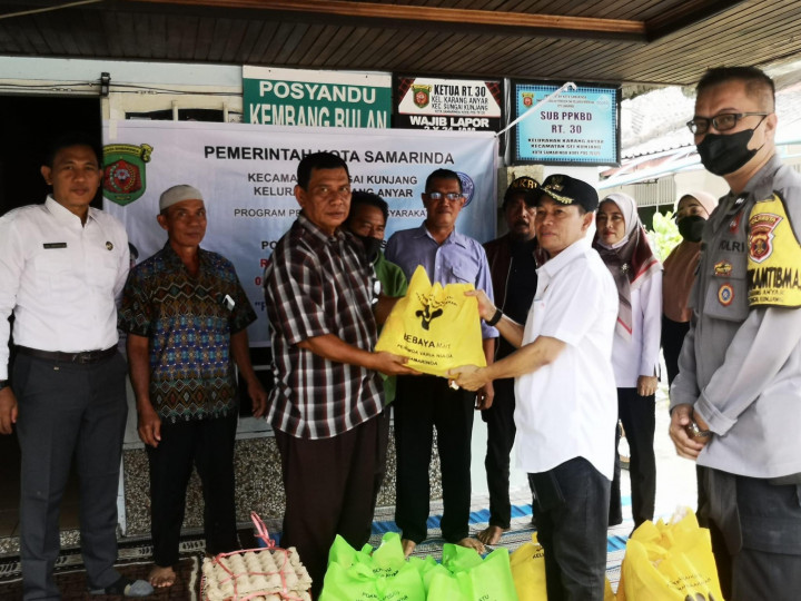 07 september 2022, #Probebaya Lurah Karang anyar memantau persiapan pembagian paket sembako kegiatan pemberdayaan pro-bebaya Kel. Karang Anyar Tahun 2022  yang akan diadakan oleh kelompok masyarakat Kahoi Bersatu