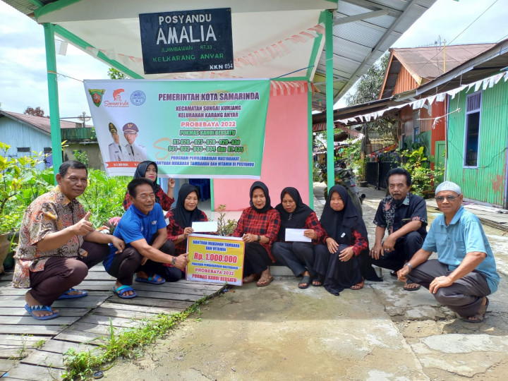 10 September 2022, #Probebaya Kegiatan Pokmas Kahoi Bersatu," Penyerahan bantuan makanan tambahan dan vitamin