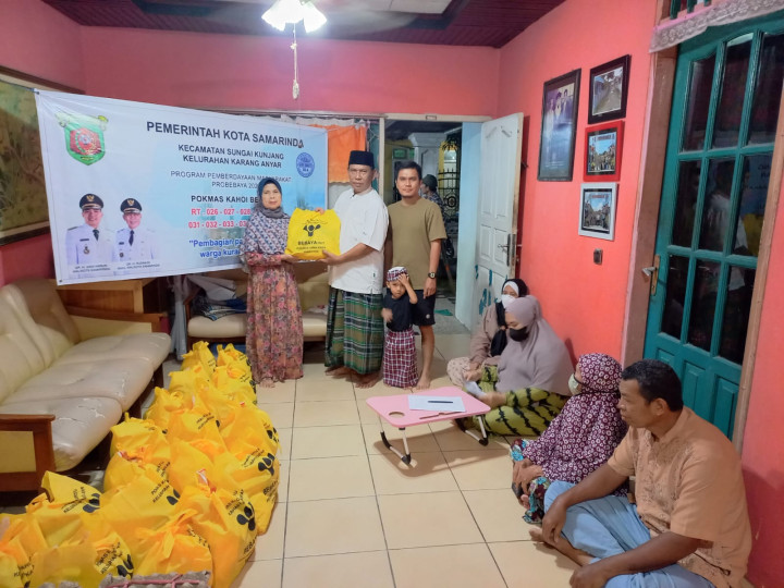 10 September 2022, #Probebaya Kegiatan Pokmas Kahoi Bersatu," Penyerahan bantuan makanan tambahan dan vitamin