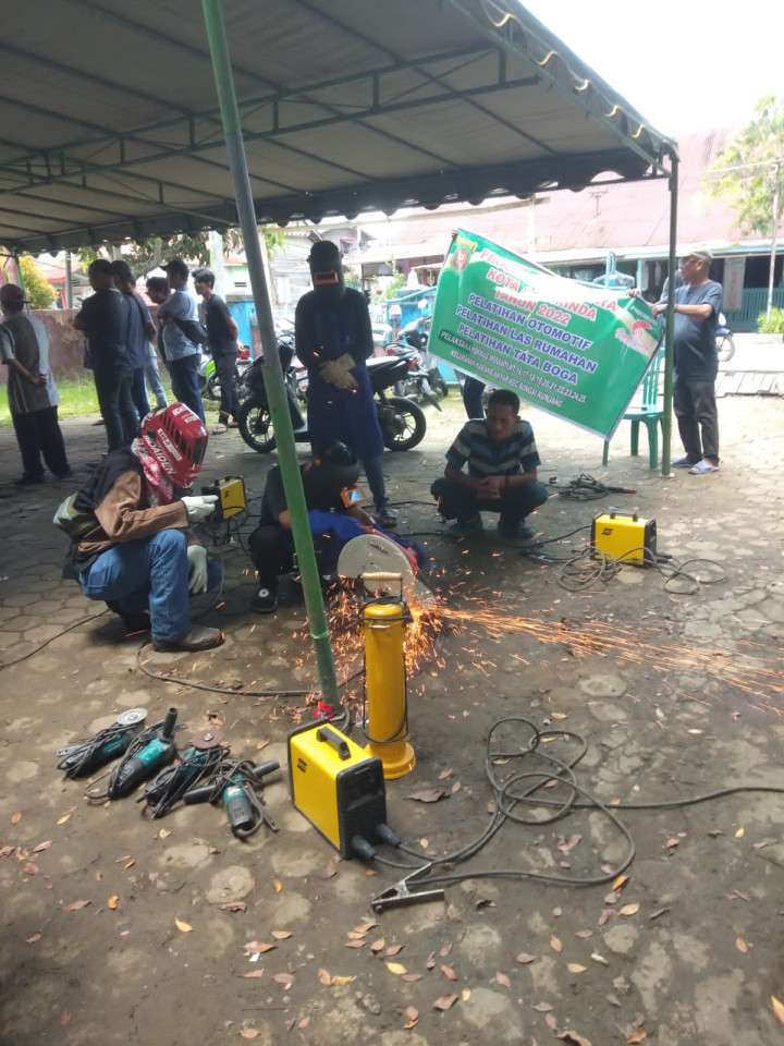 Senin, 12 September 2022, #Probebaya Acara Pelatihan Tata boga, Las dan Otomotif oleh Pokmas Kahoi dan Meranti di Balai LPM Karang Anyar.