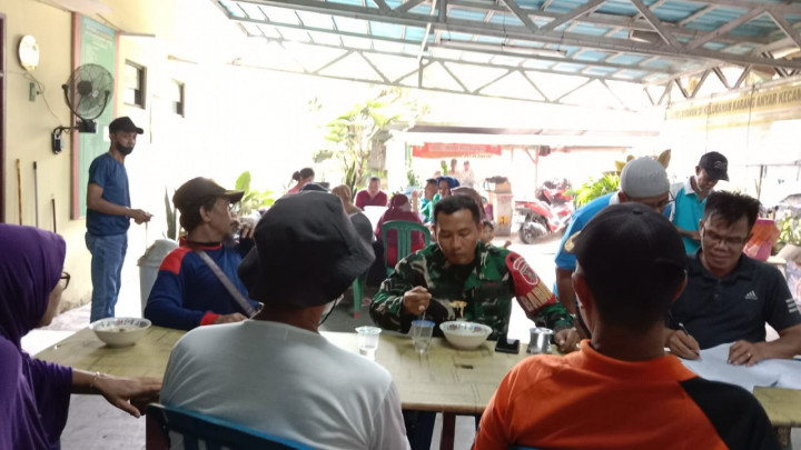 Jumat, 12 September 2022 membersihkan Taman Lalu Lintas Letj. MT. Haryono