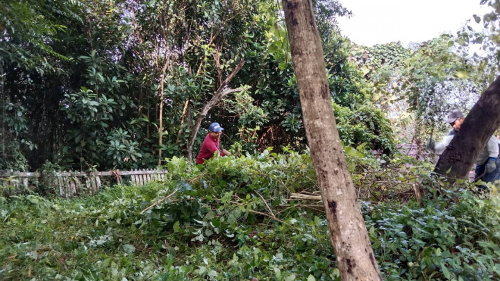 Jumat, 12 September 2022 membersihkan Taman Lalu Lintas Letj. MT. Haryono