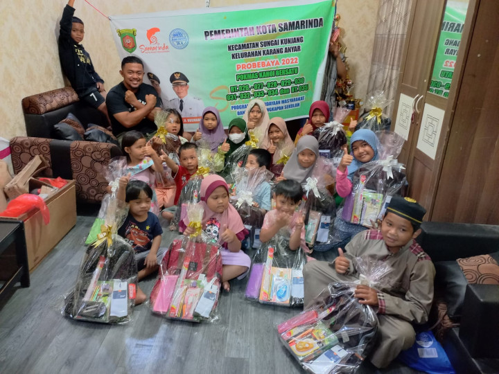 Sabtu, 24 September 2022, #Probebaya kegiatan pembagian bantuan sekolah untuk anak-anak di Wilayah Pokmas Kahor Bersatu