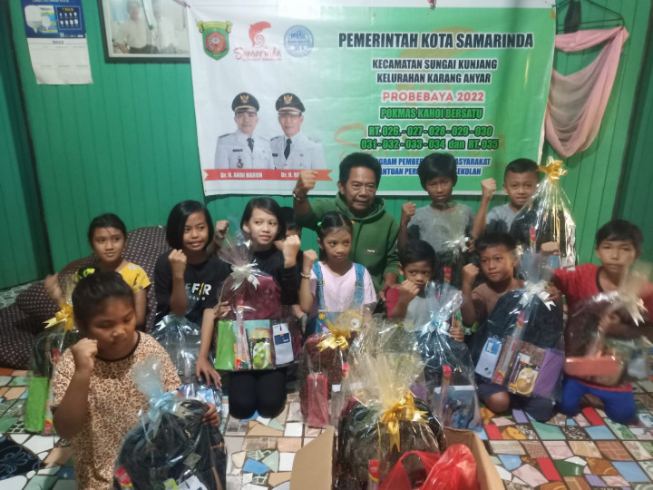 Sabtu, 24 September 2022, #Probebaya kegiatan pembagian bantuan sekolah untuk anak-anak di Wilayah Pokmas Kahor Bersatu