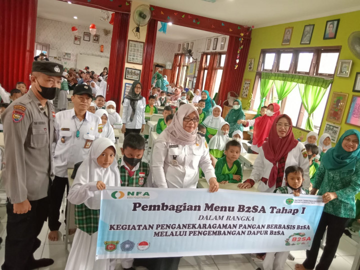 05 Oktober 2022, Pembagian program makanan B2SA Tahap 1 di SDN 021 Meranti