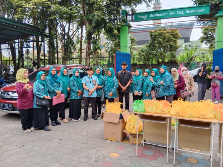 27 Oktober 2022, pembagian menu B2SA tahap 3 di SDN 021 Sungai Kunjang dan Posyandu Cempaka Kuning di RT.017