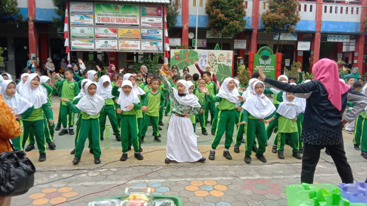 27 Oktober 2022, pembagian menu B2SA tahap 3 di SDN 021 Sungai Kunjang dan Posyandu Cempaka Kuning di RT.017
