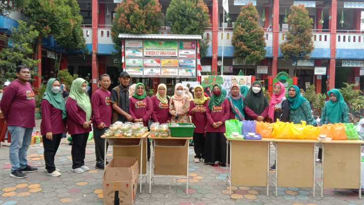 27 Oktober 2022, pembagian menu B2SA tahap 3 di SDN 021 Sungai Kunjang dan Posyandu Cempaka Kuning di RT.017