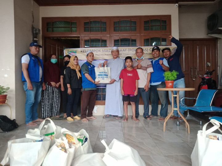 17 November 2022, Pokmas Cendana melakukan kegiatan pembagian bantuan Sembako sebagai bagian dari kegiatan Probebaya di RT.03,04,05,06,07,08,09,10,11