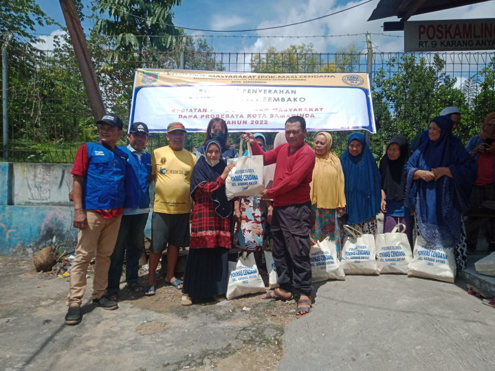 17 November 2022, Pokmas Cendana melakukan kegiatan pembagian bantuan Sembako sebagai bagian dari kegiatan Probebaya di RT.03,04,05,06,07,08,09,10,11